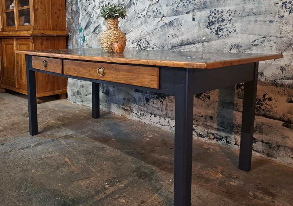 Wirtshaustisch/ Atelier Tisch/ Gesindetisch/ Schubladen!