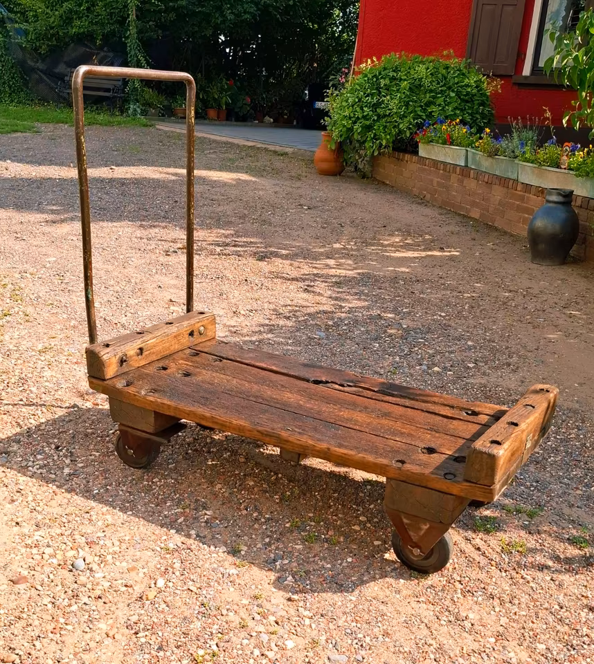 Uriger Alter Rollwagen/ Paletten Wagen/ DDR Lasten Wagen